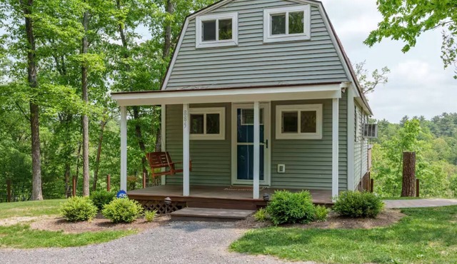 Maple Cottage - Cheery Ridgetop Home in Mt Jackson, 3 Acres and Mtn Views