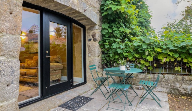 MAPLE COTTAGE, pet friendly, luxury holiday cottage in Chagford