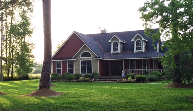 Maple Creek Bed & Breakfast-Whole House/Pool, 5+ acres, Wedding Venues Nearby