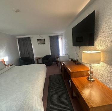 Maple Creek Motor Inn