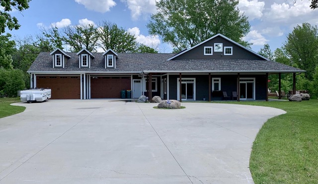 Maple Drive Lodge Getaway - Perfect for Large Groups!