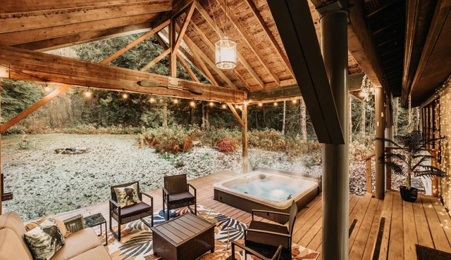 Maple Falls Cabin #42 - Hot Tub - BBQ - WiFi - Sleeps 17
