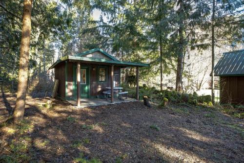 Maple Falls Cabin #72 - Sleeps 2 - Pets Ok