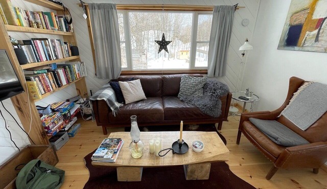 Maple Grove Cottage in the Lanark Highlands