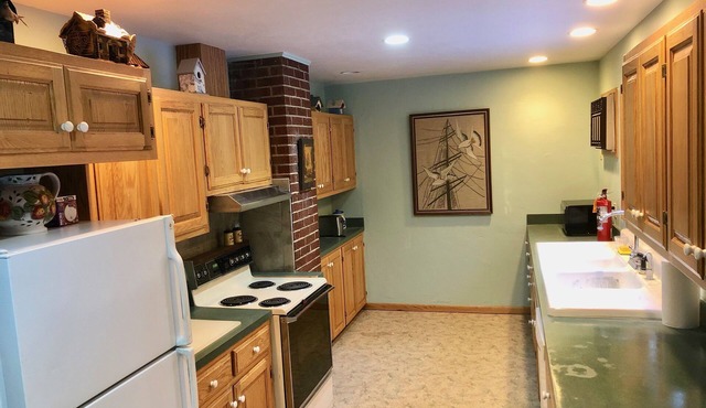 Maple Grove House (B) Handicap / Wheel Chair Accessible Rental !