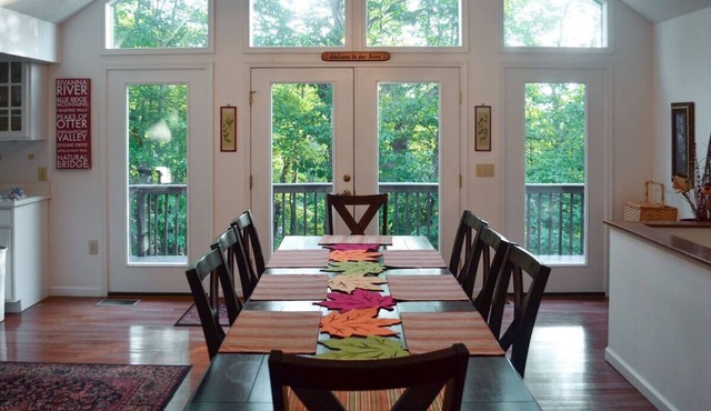 Maple Highlands: Under 1 Mile to Lift! Mountaintop Estate with 2 Scenic Decks