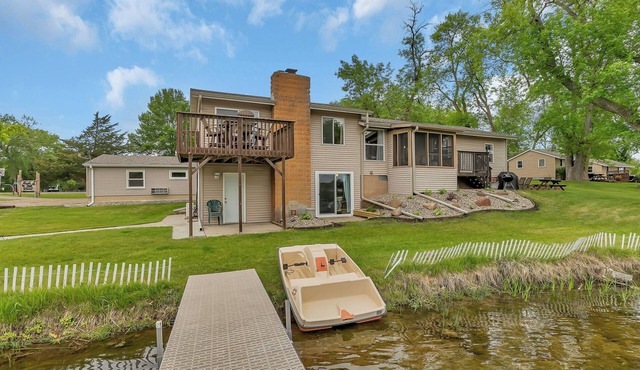 Maple Hill Resort "Waters Edge" 1 Hour from Mpls on Clearwater and Grass Lake