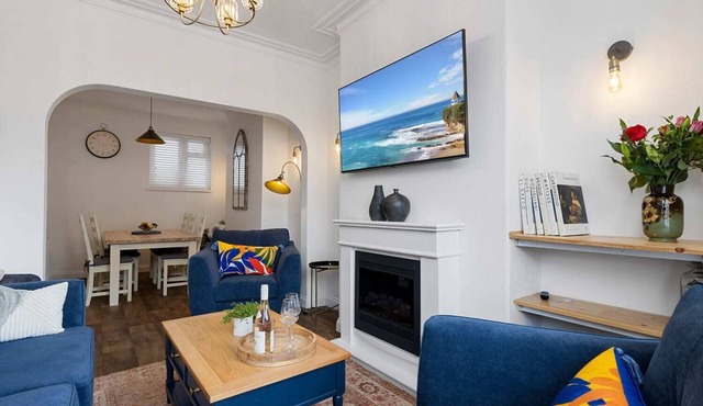 Maple House (Sleeps 7) - Short Stays UK Ltd