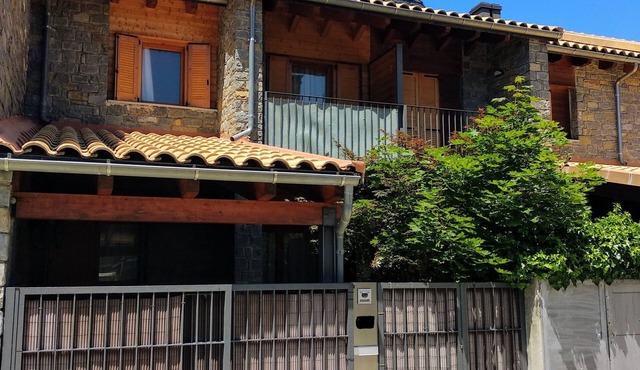 Maple House. Your home on vacation.