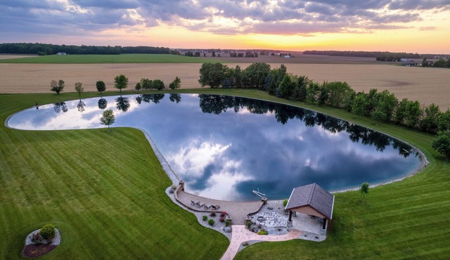 Maple Lake Lodge - peaceful 14 acre retreat