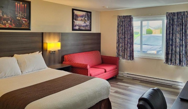 Maple Leaf Inn & Suites