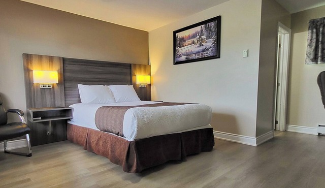 Maple Leaf Inn & Suites
