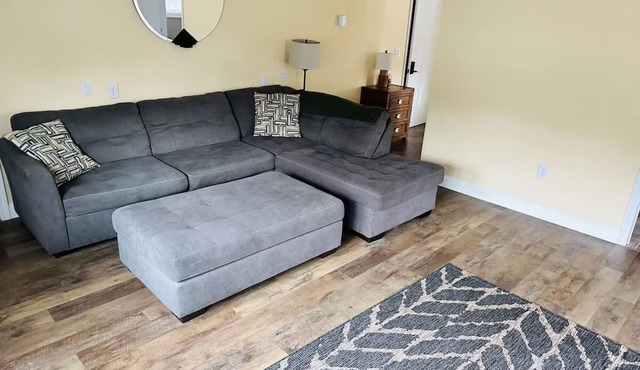 Maple Leaf Lodge- Deluxe Suite 2