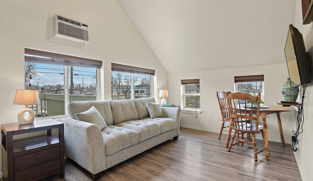 Maple Leaf Manor Suites