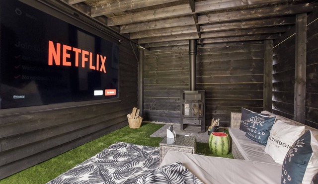 Maple Lodge - sleeps 2 guests in 1 bedroom