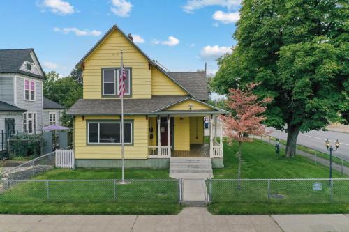 Maple Manor Urban Retreat