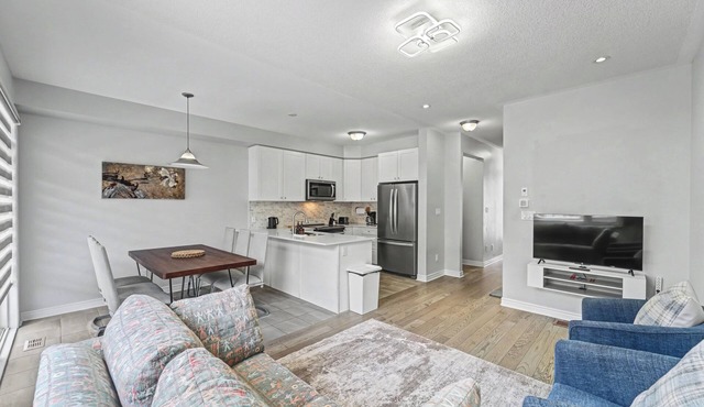 Maple Nest - 4 Beds, 3.5 Baths, 2 Park, Backyard