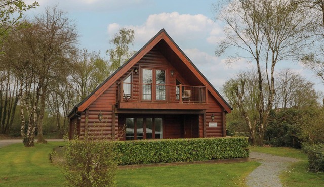 MAPLE, pet friendly, luxury holiday cottage, with a garden in Dolton