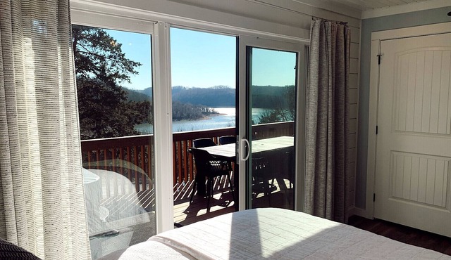 Maple Ridge Lake House on Center Hill Lake