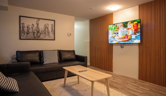 Maple's Serene Spa Retreat with Hot Tub and Private Lake Trail Access