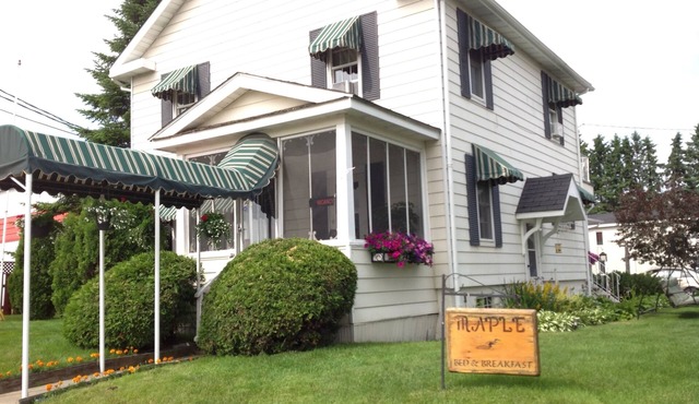 Maple Tourist Home Bed & Breakfast
