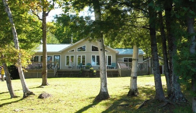 Mapleview - Three Bedroom Cottage, Sleeps 12