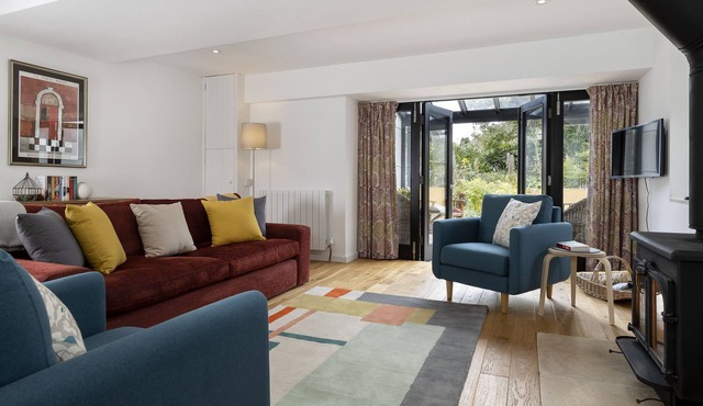 Maplewood Barn sits on a quiet lane in the picturesque village of Bisley. Steeped in history this be