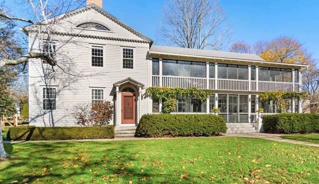 Maplewood: Historic home with pool and hot tub