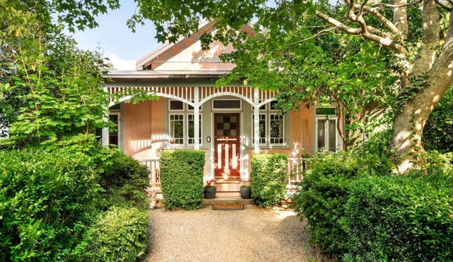 Maplewood House in Leura