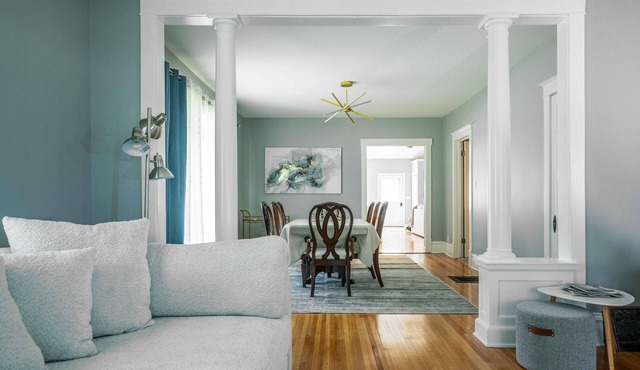 Maplewood Manor – Chic 6 BDR Downtown Walworth