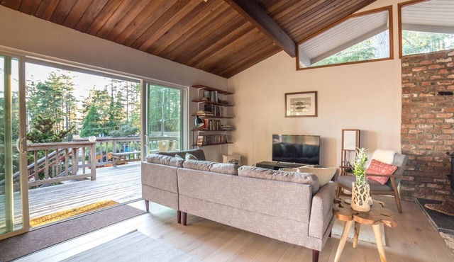 Mar a Vista: Cozy Coastal Cottage with Modern Amenities