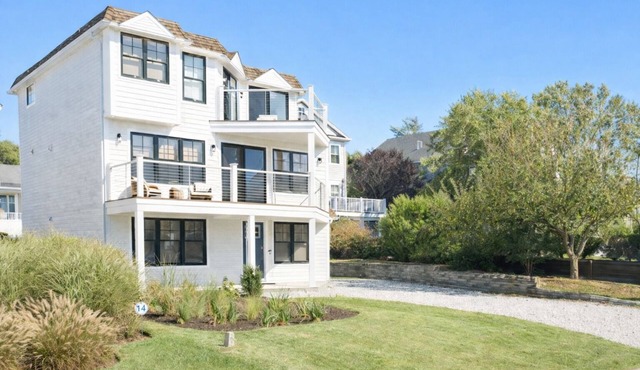 Mar Azul - Luxury Beach House Near Newport Walk to Beach Ocean Views