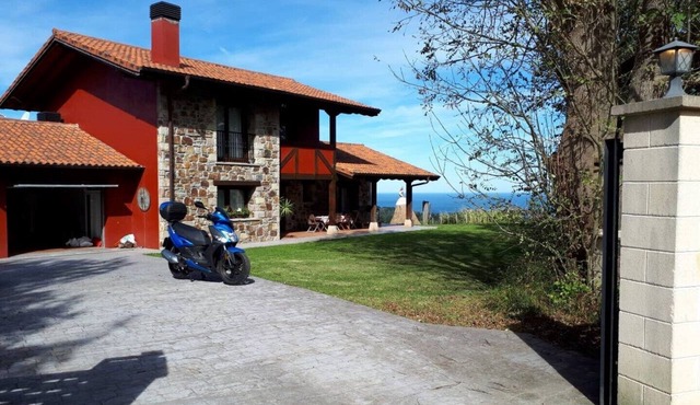 Mar y Montaña, villa in Lekeitio. "Pet Friendly".