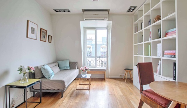 Marais, Seine 1BR AC by Melvane