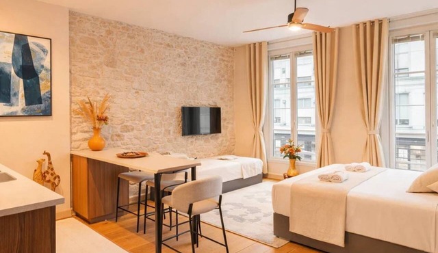 Marais stylish & central studio