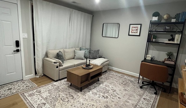 Maranatha Enjoyable 1-bedroom apartment with AC in charming Falls Church