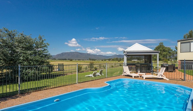 Maranda Country Estate - 5 Bedroom House with Spa & Pool