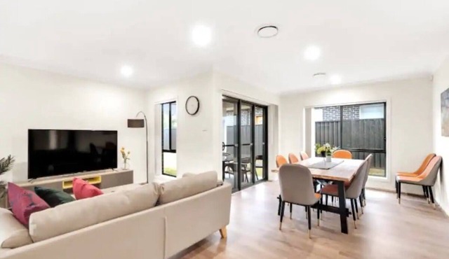 Maraylya Affordable Modern 7 Br Home + Parking