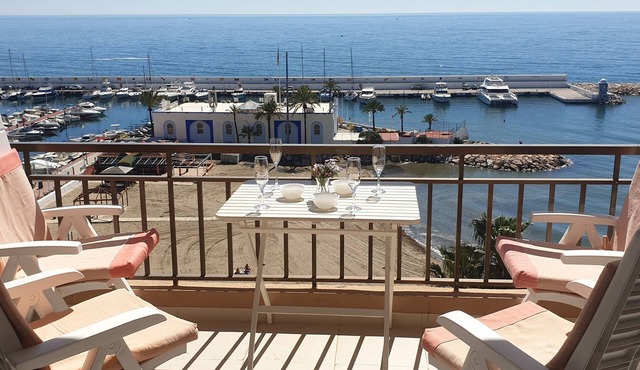 *MARBELLA BEACHFRONT PENTHOUSE STUNNING VIEWS COAST/MARINA/BEACH 2B 2B PARKING