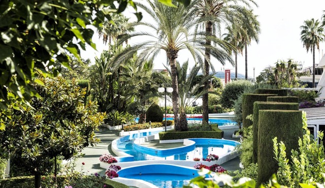 MARBELLA CENTER, BEACHFRONT WITH PRIVATE PATIO