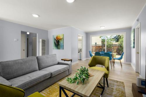 Marbella Lane - Alluring & Spacious 3BR Home