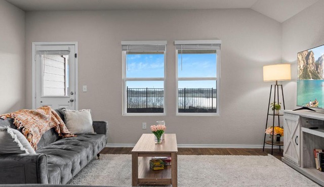@ Marbella Lane - Amazing 4BR Lakeview Home
