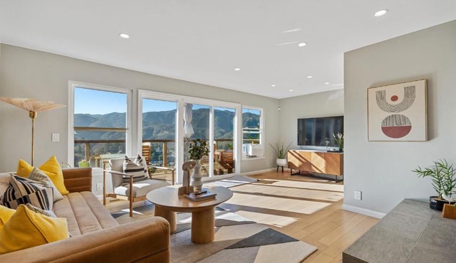 @ Marbella Lane - Chic Abode w/Mountain Skyline