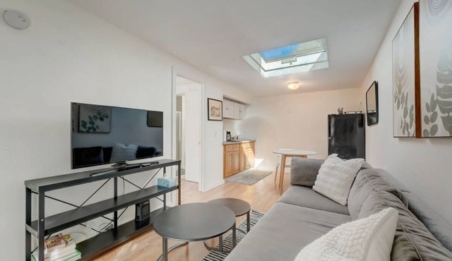 Marbella Lane -Cozy 1BR Studio in Palo Alto DWTN