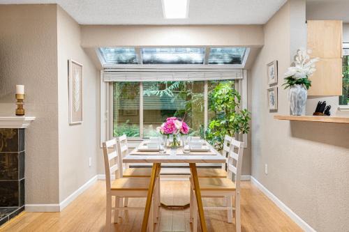 #Marbella Lane - Cozy Forest Cabin Min from DWNTN