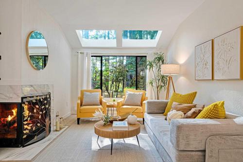 Marbella Lane-Cozy Luxury Townhome near Microsoft