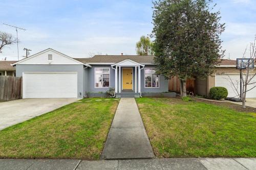 Marbella Lane Impeccable 3BR Delightful Escape