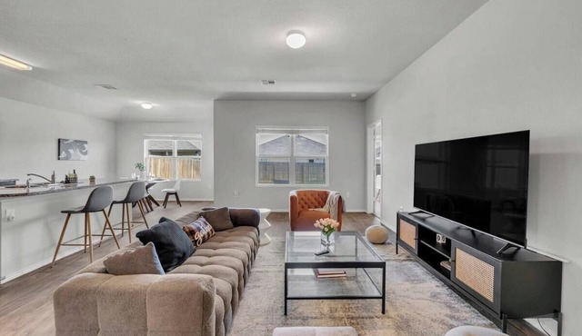 Marbella Lane - Polished 3BR Home in Austin TX