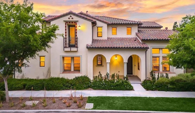 @ Marbella Lane - Sleek 1BR in Prime Irvine Area