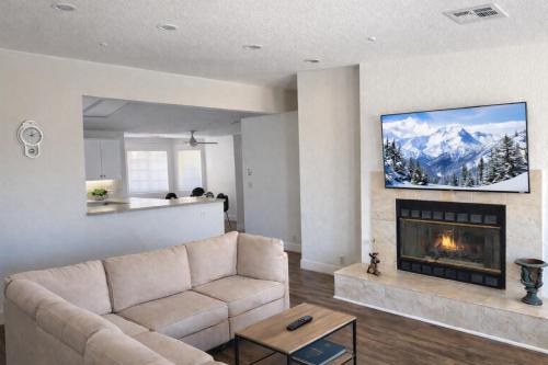 #Marbella Lane - Majestic Desert Mountain Views